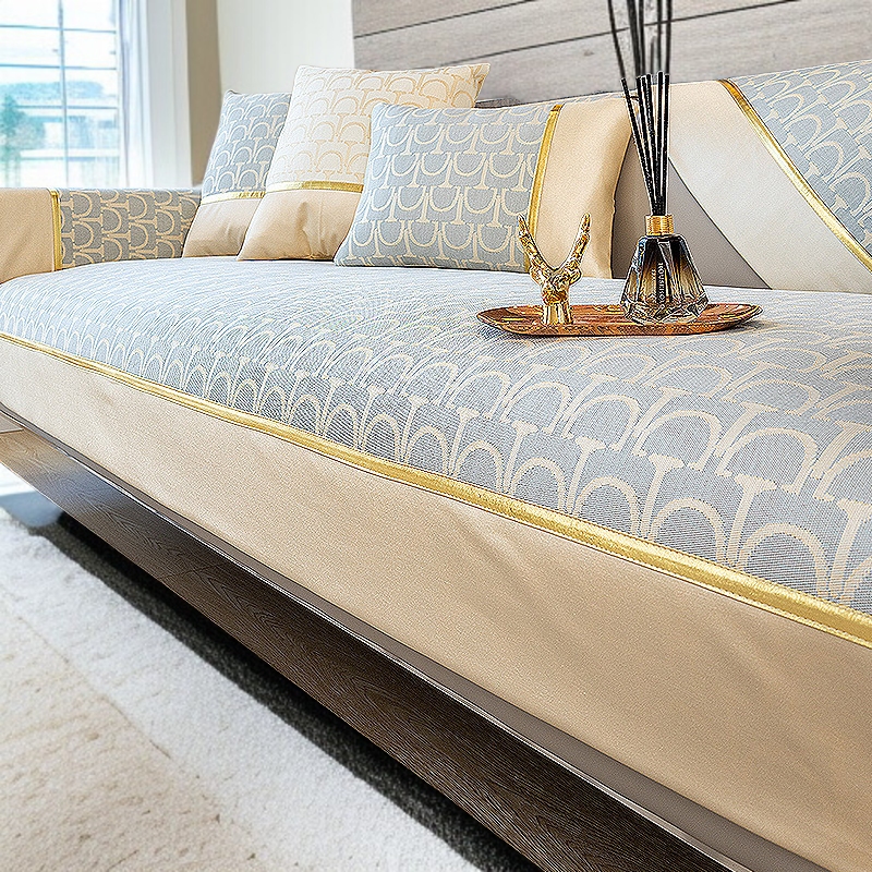 Čtyřvrstvý protiskluzový polštář v lehkém luxusním stylu