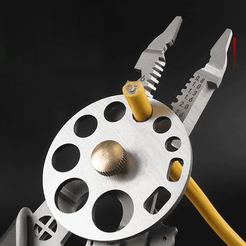 Detachable multifunctional turntable wire stripping pliers
