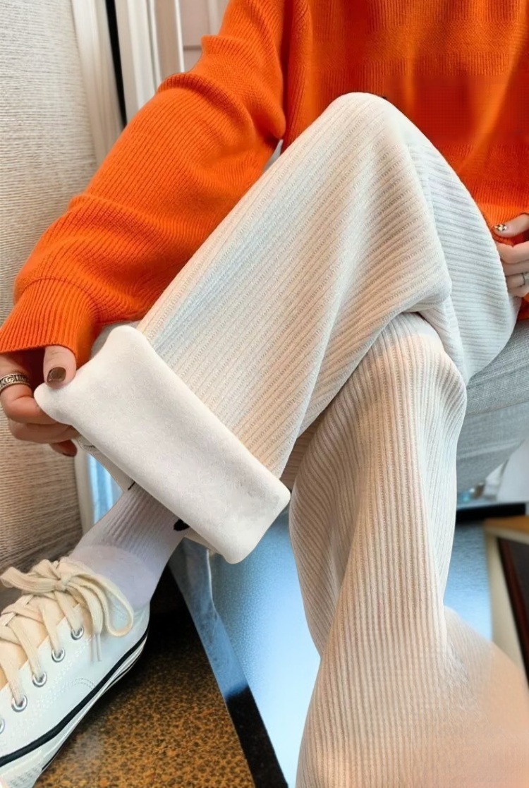 ベルベット素材の厚手ハイウエストストレートパンツ