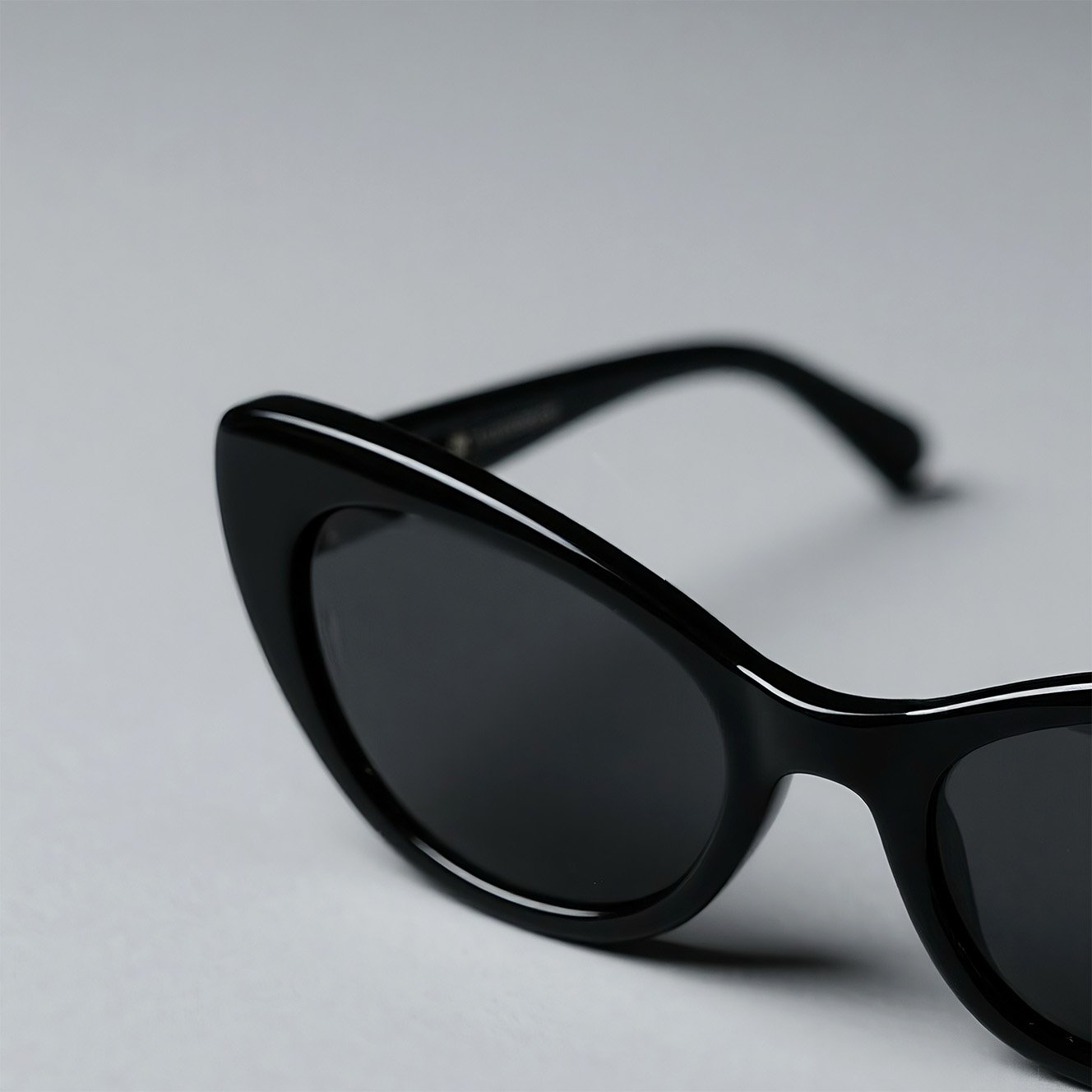  แว่นกันแดดทรงแคทอายสุดชิค