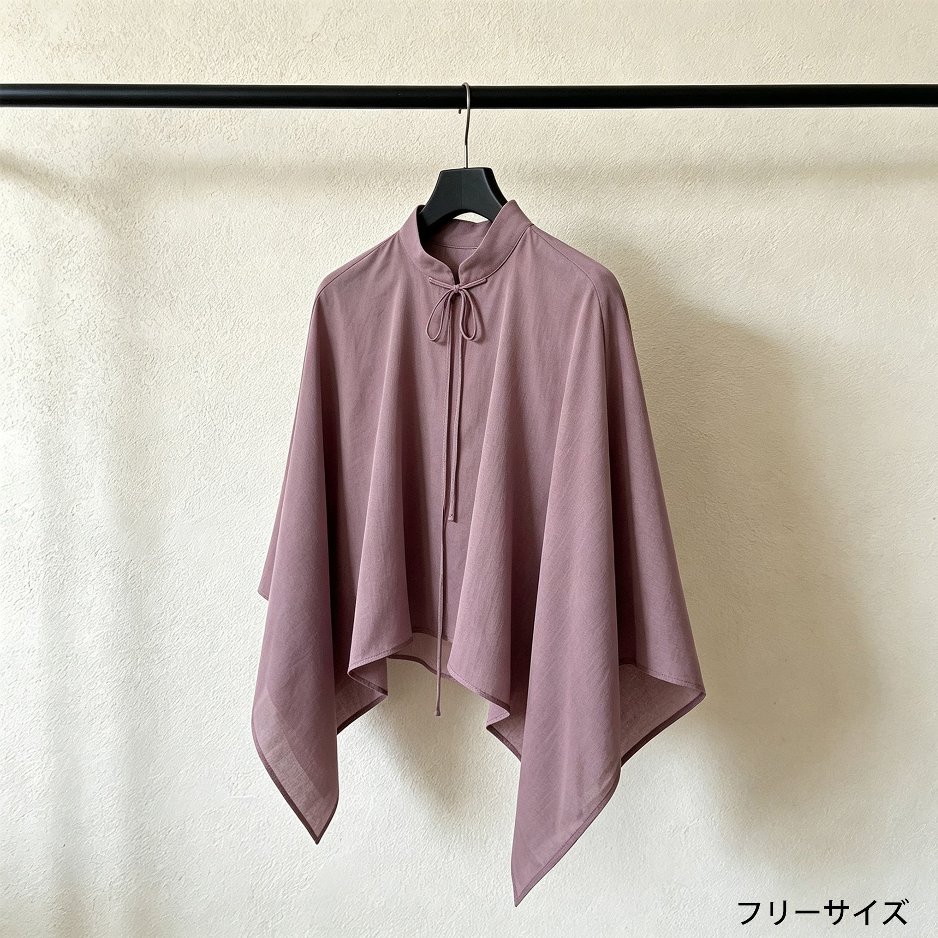 柔らかい素材のショールトップディテール