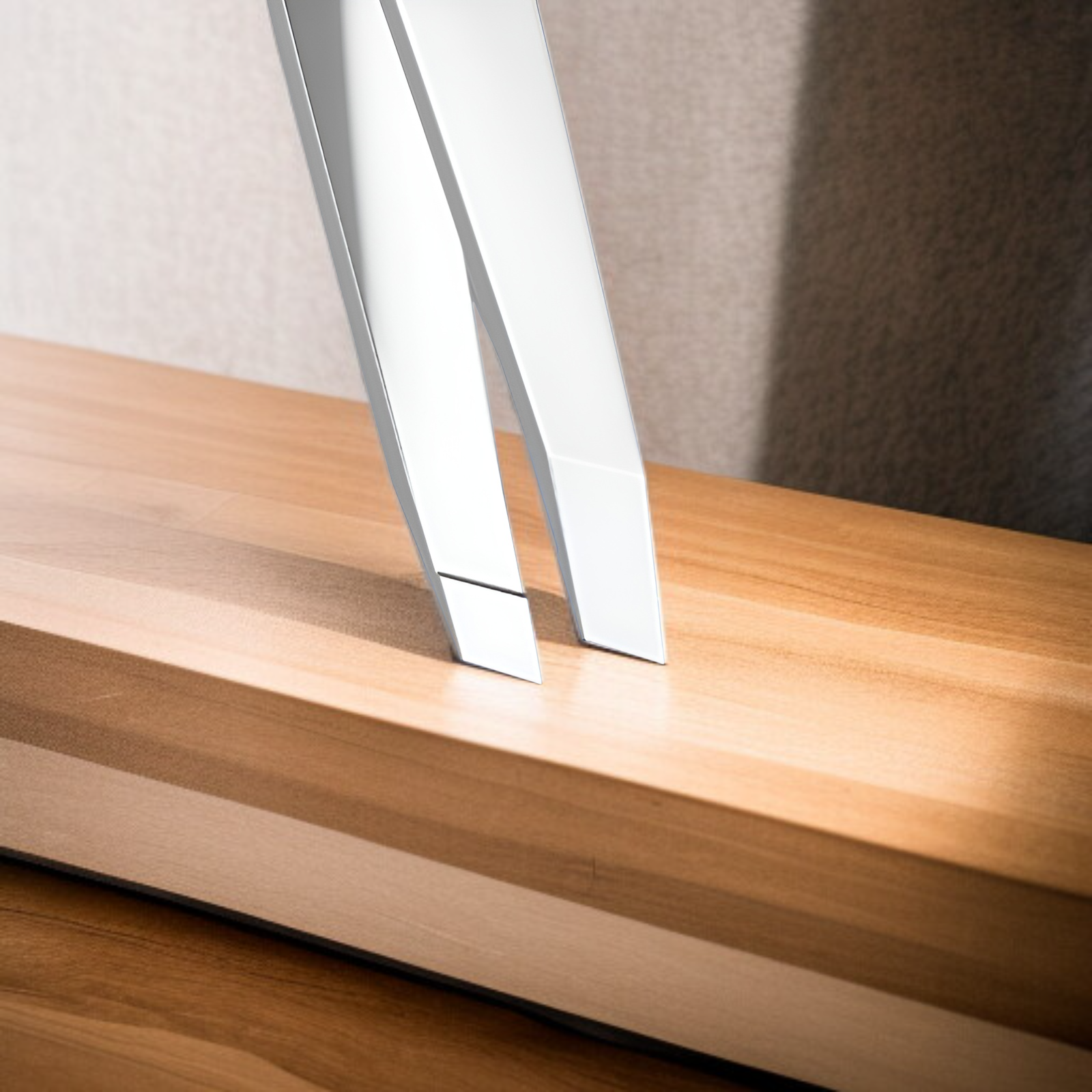 눈썹 정리기와 수염 족집게 세트