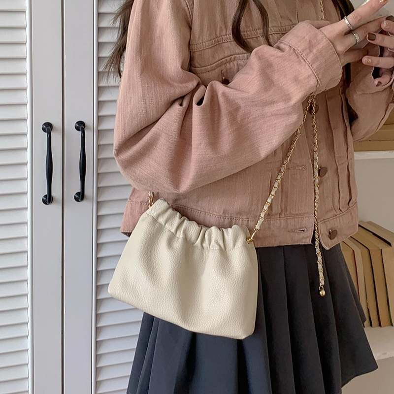 雲朵造型鏈條女斜背小包 純色單肩包