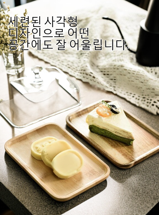 유리 뚜껑이 덮인 다과판 위의 다양한 디저트