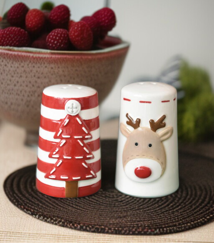 정갈하게 정리된 도자기 조미료 보관 용기