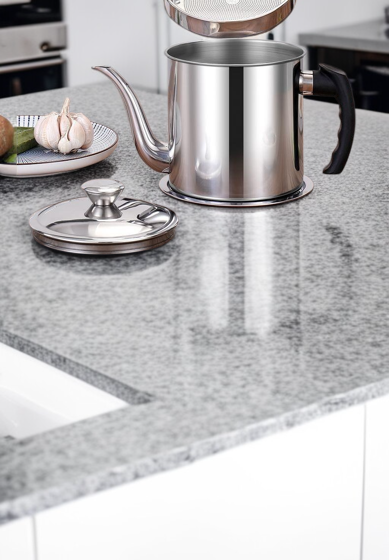 Premium oil storage container with anti-leak design
