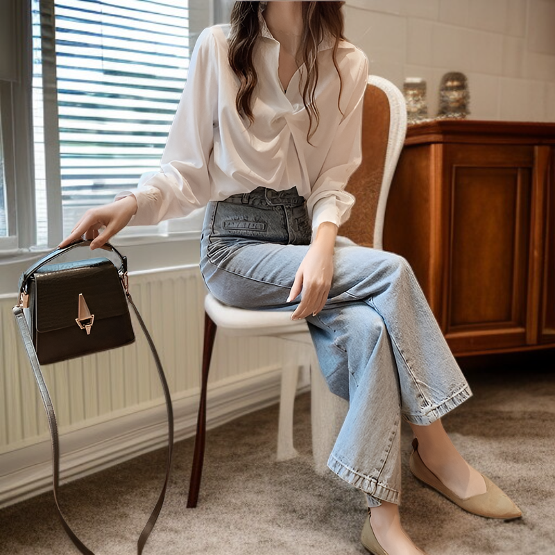 トレンドと万能のレディース白シャツ