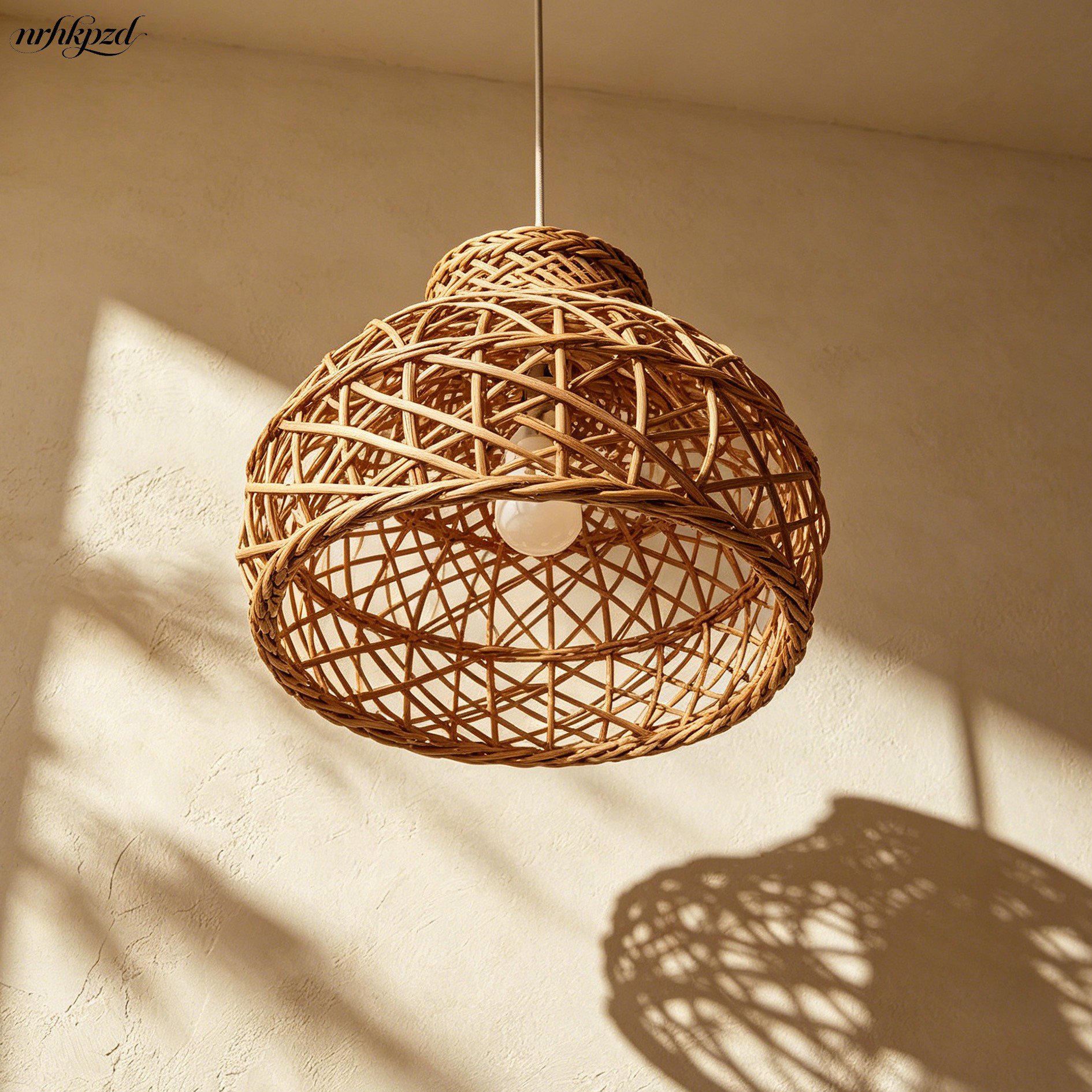 Handgefertigte kreative Weidenlampe aus Naturholz