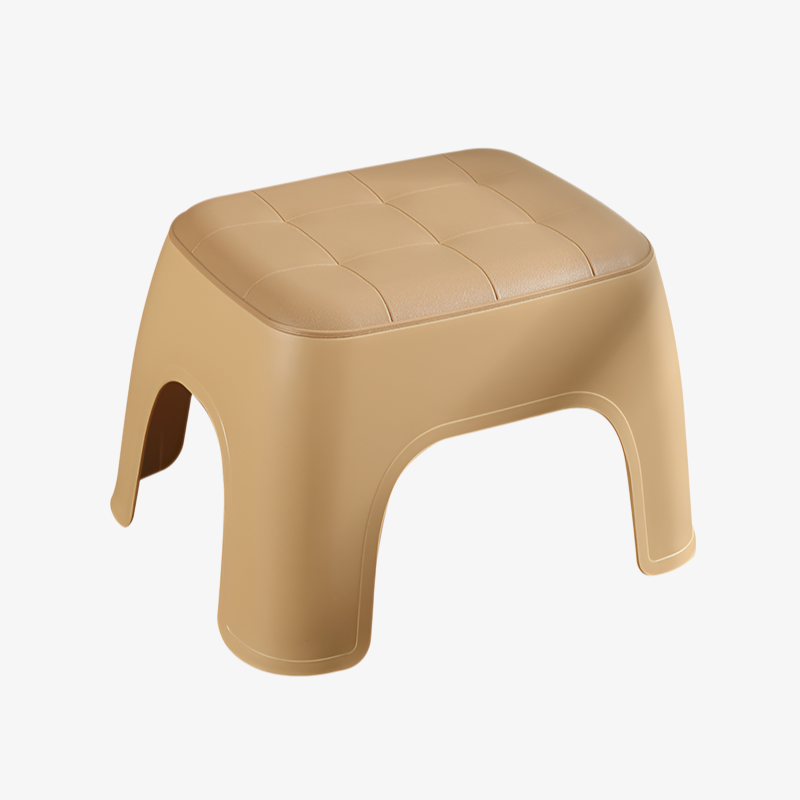 Leichter und stabiler Kunststoffhocker in skandinavischem Design