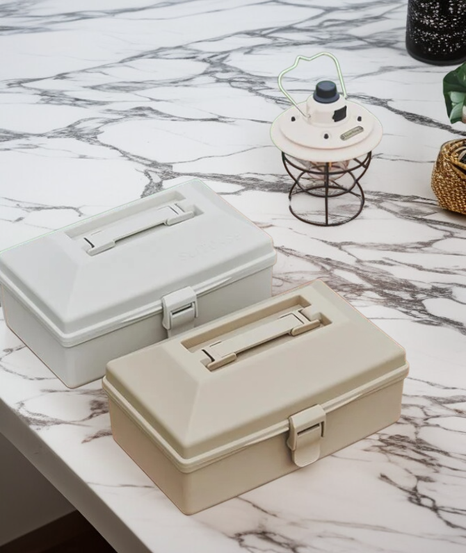 Organized tool storage solution with handle