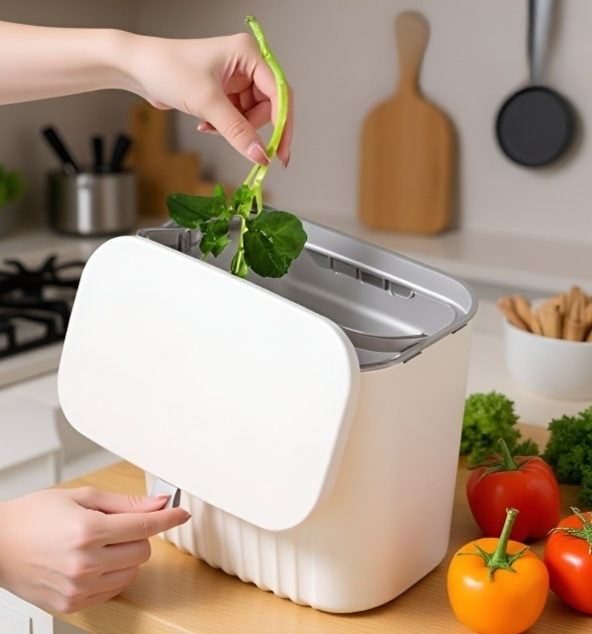 滑蓋帶蓋垃圾桶防臭功能特寫