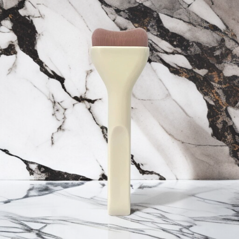 持ちやすいハンドル付きファンデーションブラシ