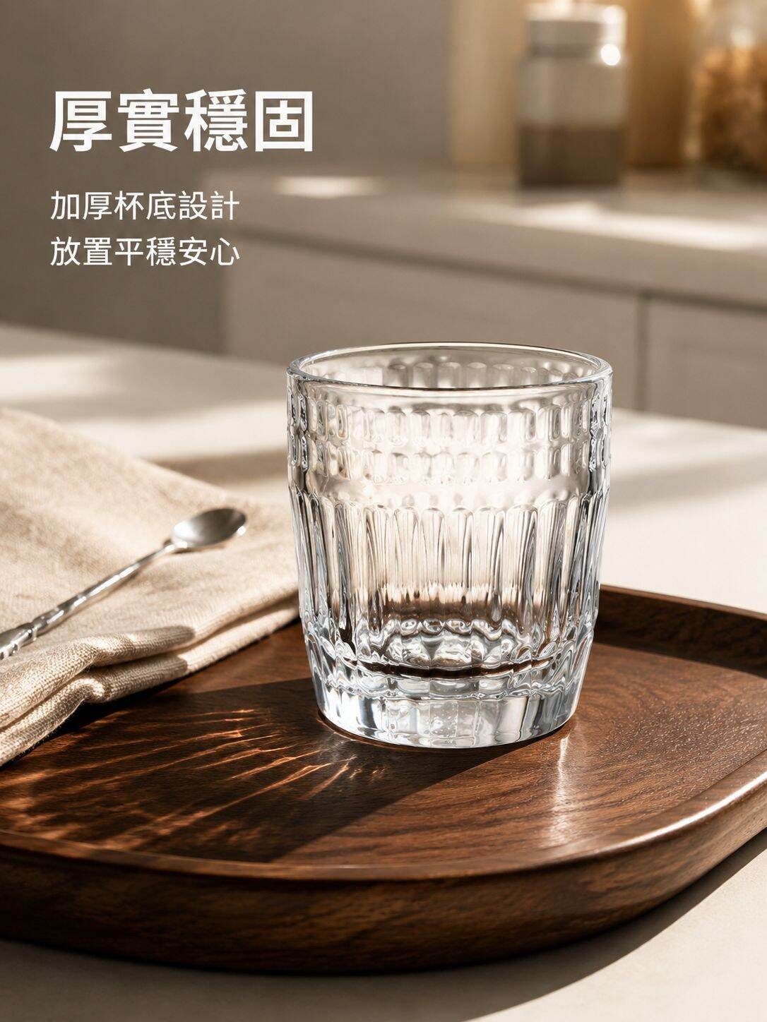 lp-detail-11-卖点展示6-低角度展示加厚杯底与托盘上的稳定性.jpg