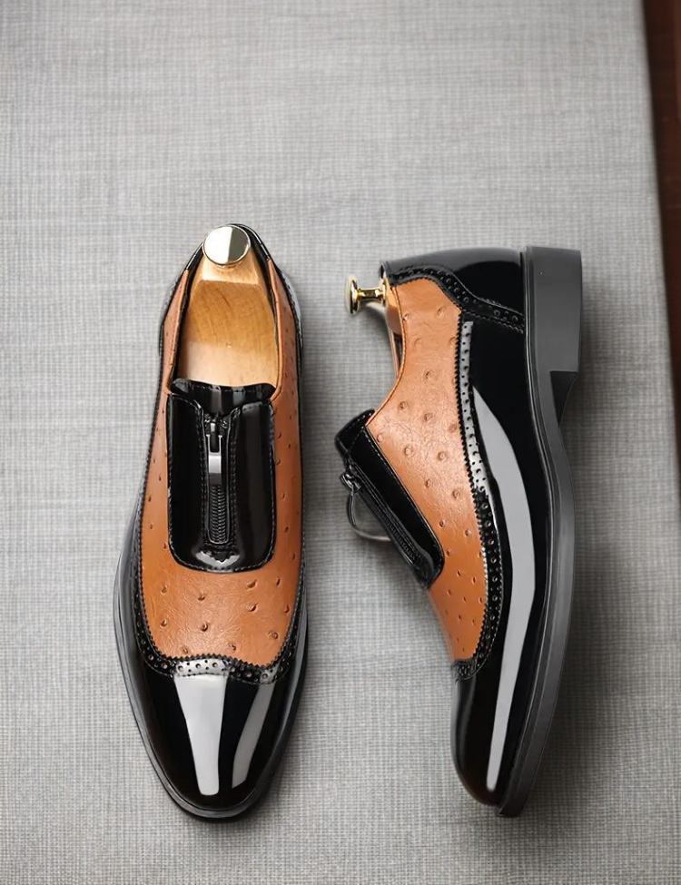 남성 단화 밝은 가죽 소재 클로즈업