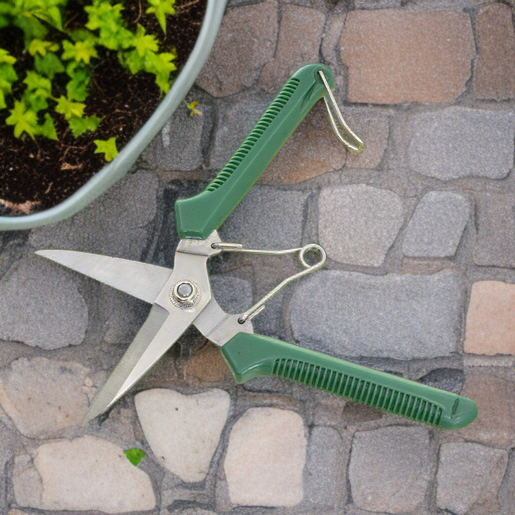 정원 작업에 적합한 두꺼운 가지치기 가위