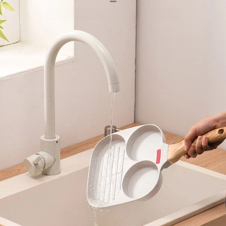 Petit-déjeuner varié préparé grâce à l'appareil Doumi
