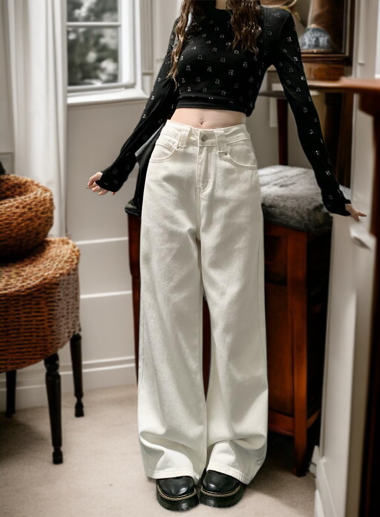 カジュアルコーデに合わせた白ジーンズ着用例