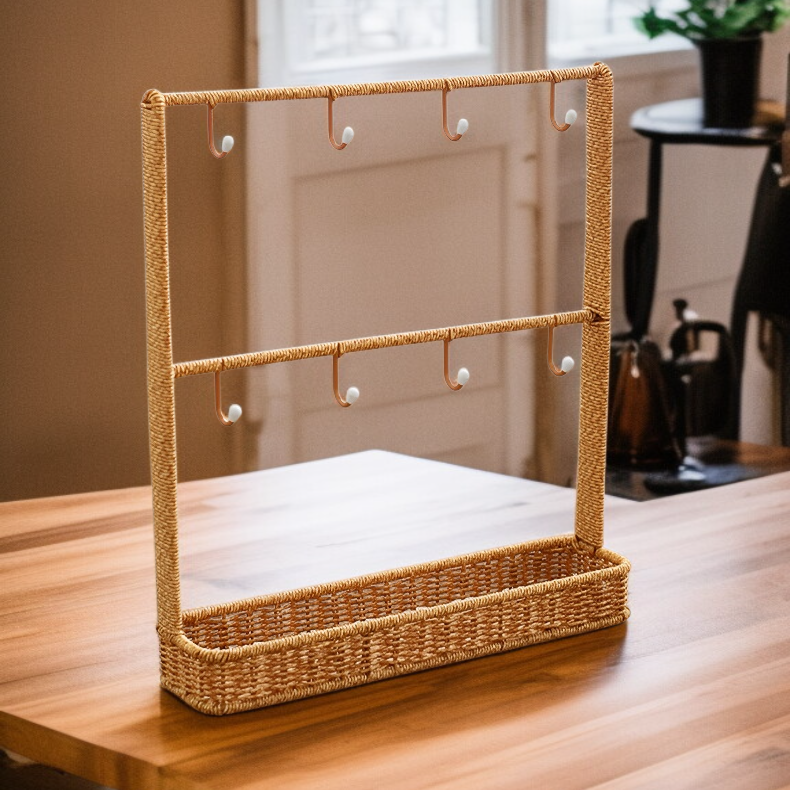 열쇠가 걸린 등나무 열쇠걸이 사용 모습