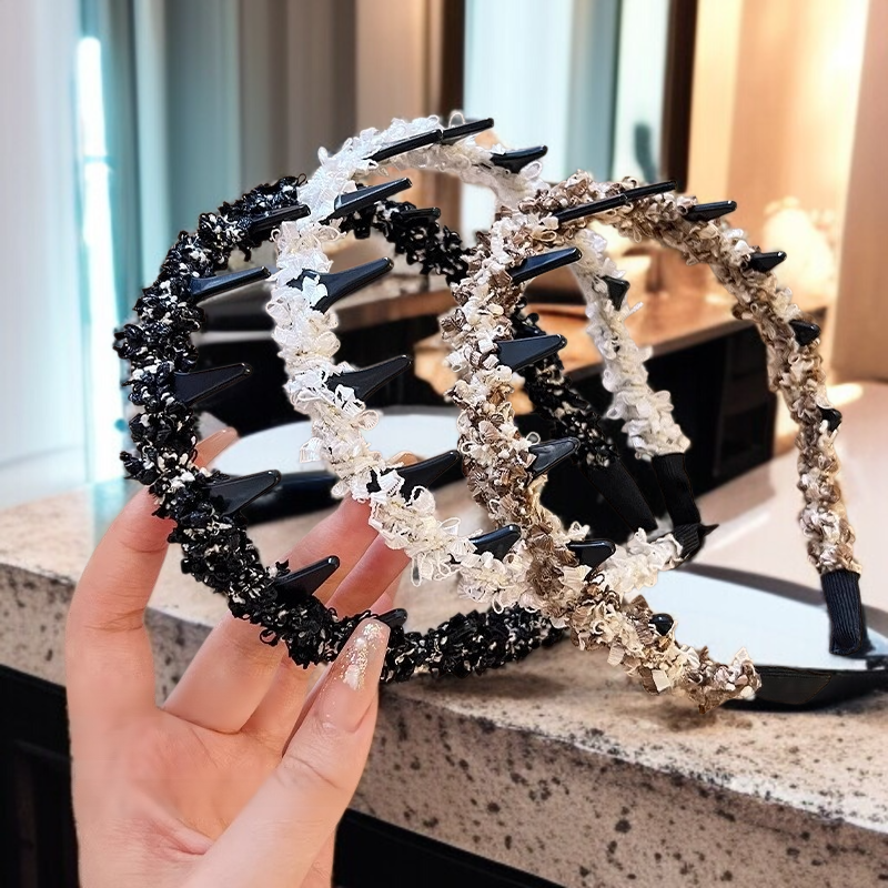 สูงกะโหลกศีรษะด้านบนผมแตกตกแต่งห่วงผม