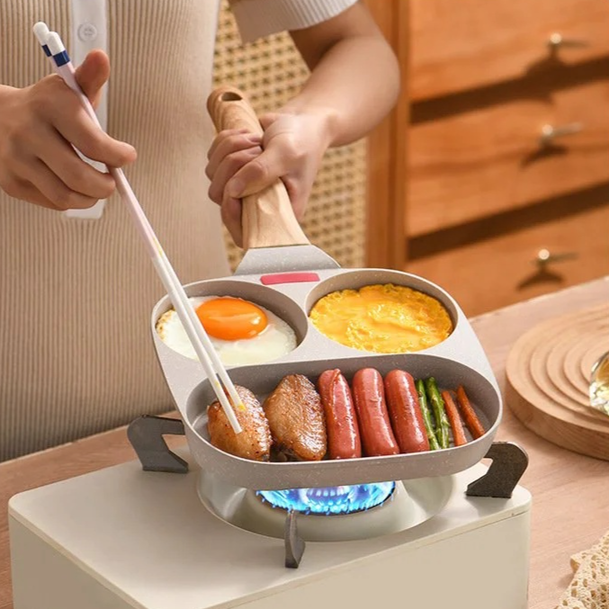 Cooking omelette in rice cooker using helper tool