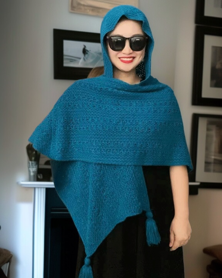 وشاح بغطاء محبوك مع زر زهرة الفراشة