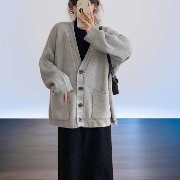 春秋に最適な緩い無地ニットカーディガン