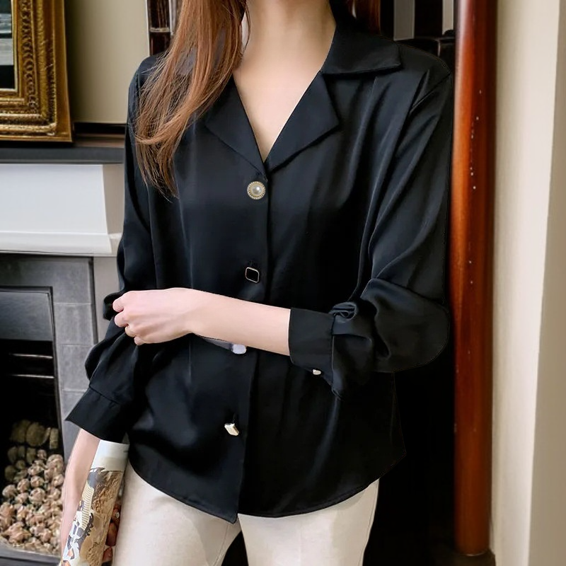 現代的なデザインのレディースシャツ、ボタンダウン、スリムで着心地抜群