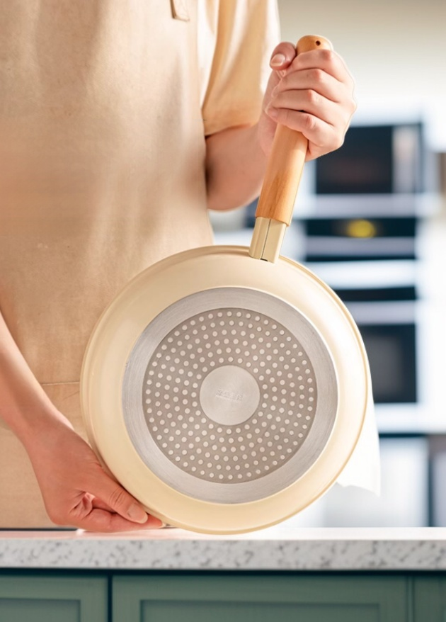 使いやすい取っ手付きノンスティック鍋