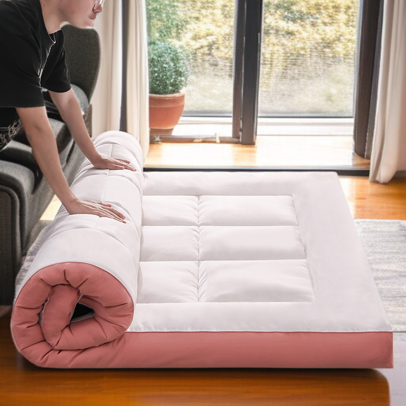 침대 위에 올려놓은 도톰 매트