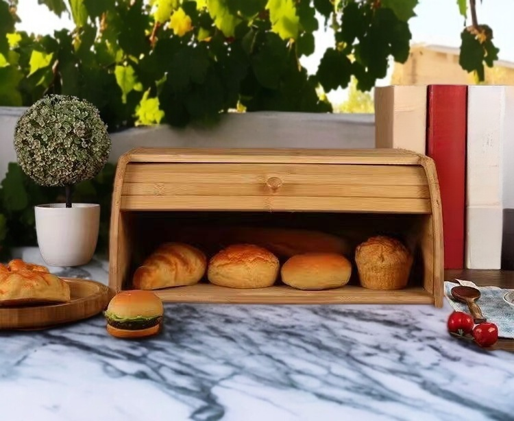 다양한 빵을 보관하는 다층 수납함