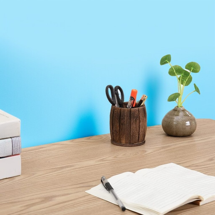 Edler Stiftehalter aus Paulownia-Holz als Schreibtisch-Accessoire