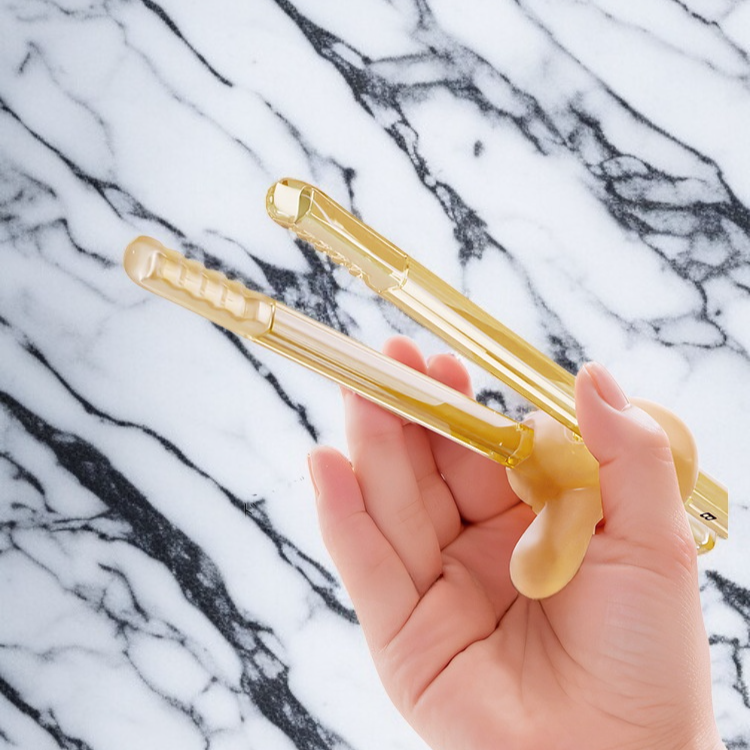 赤ちゃんの離乳食トレーニング箸