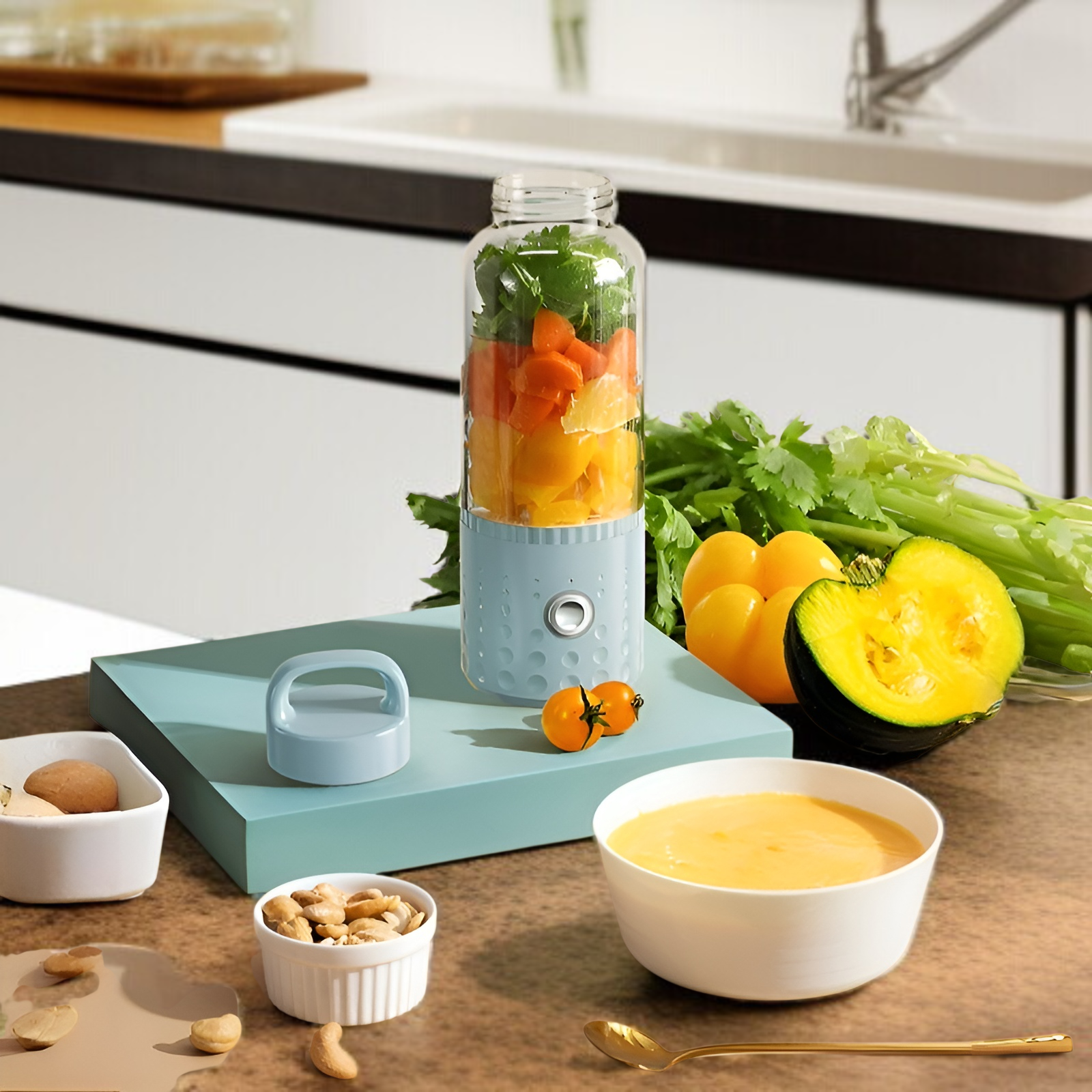Portable juicer with electric juicer cup, small household fully automatic fruit juicer