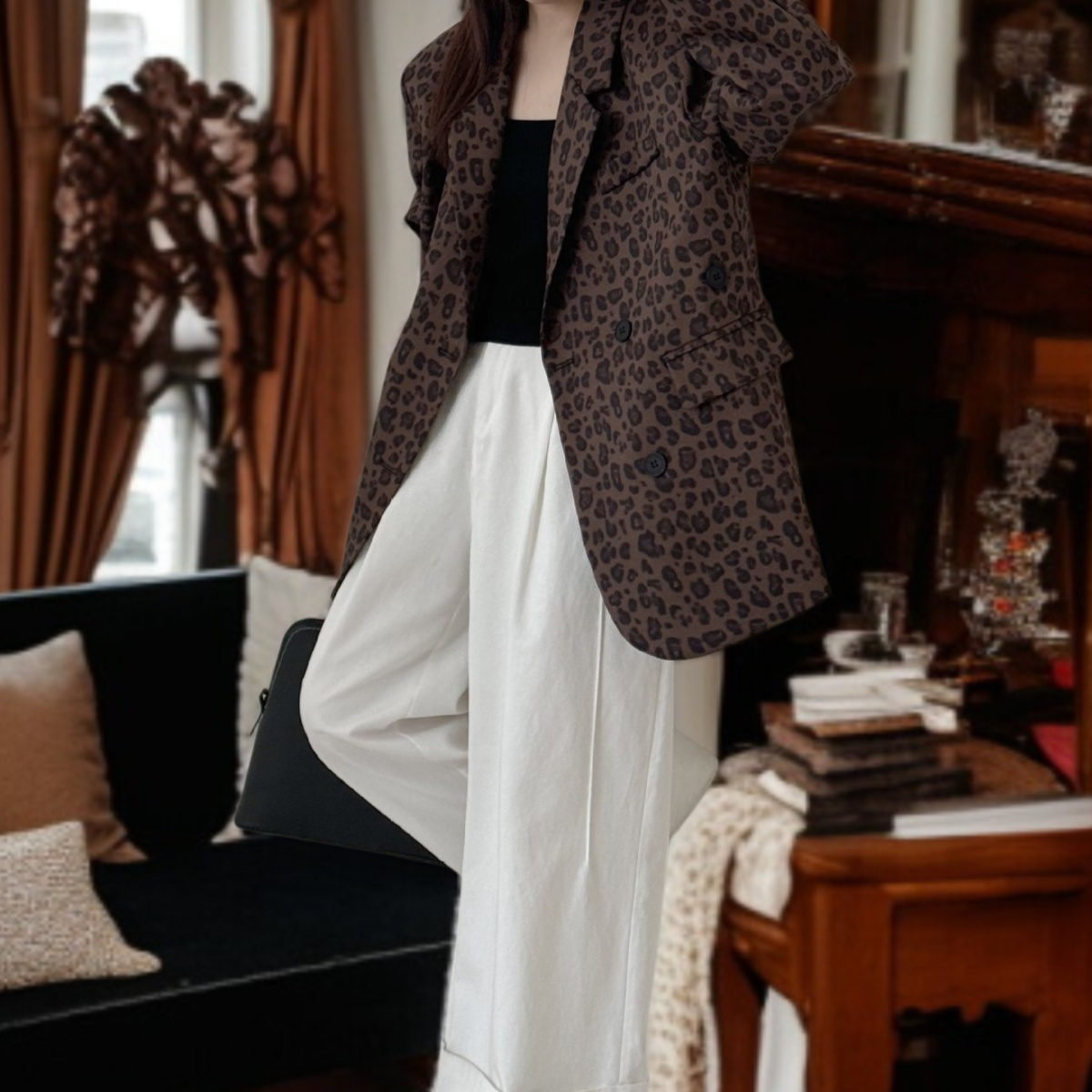 오피스룩에 어울리는 여성 레오파드 외투