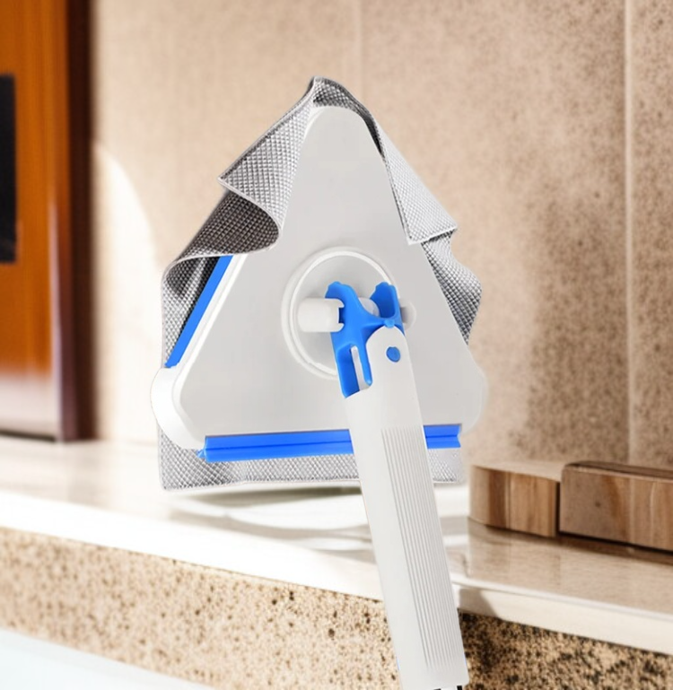 일회용 집게로 위생적인 욕실 청소