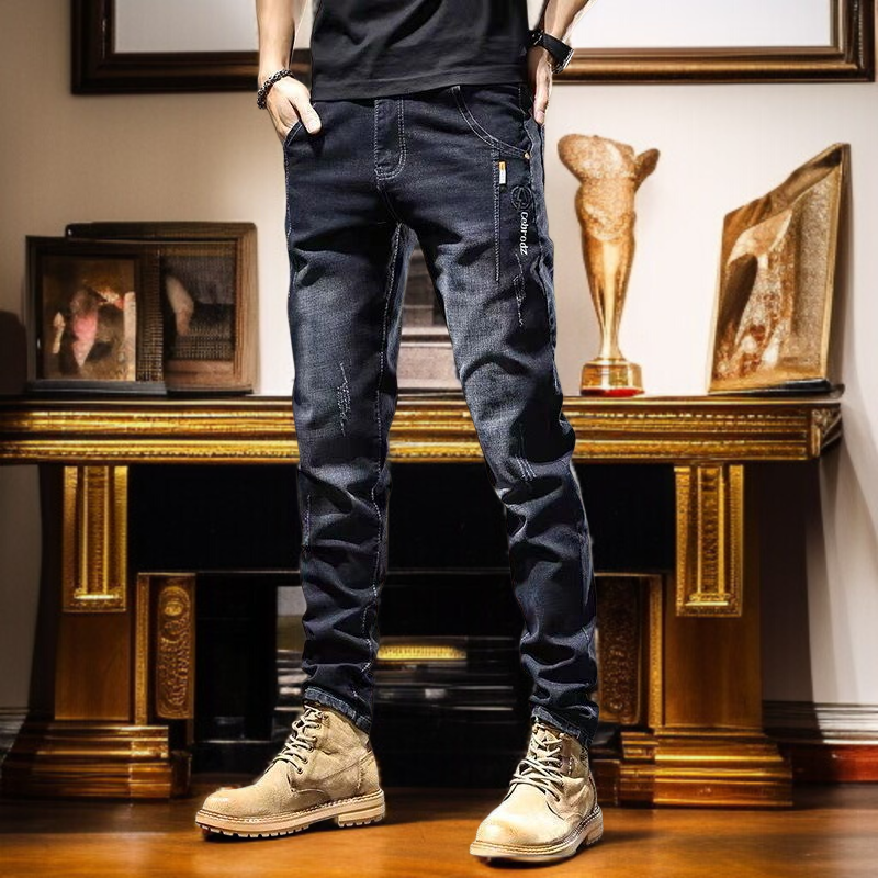 스판 소재로 편안한 남자 청바지