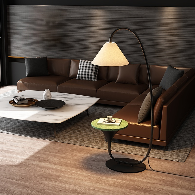 Lámpara de pie de diseño minimalista