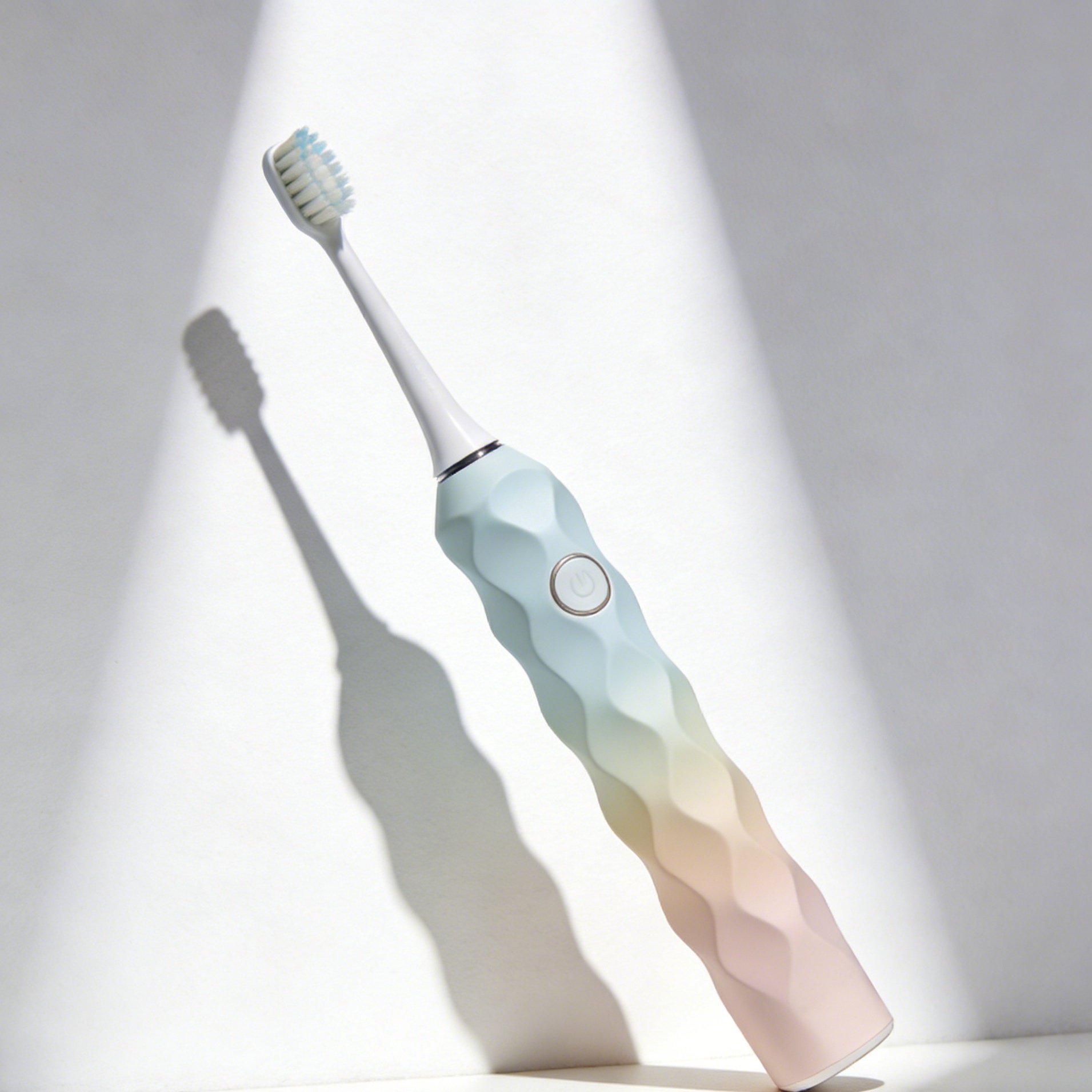 Innovative elektrische Zahnbürste im Badezimmer