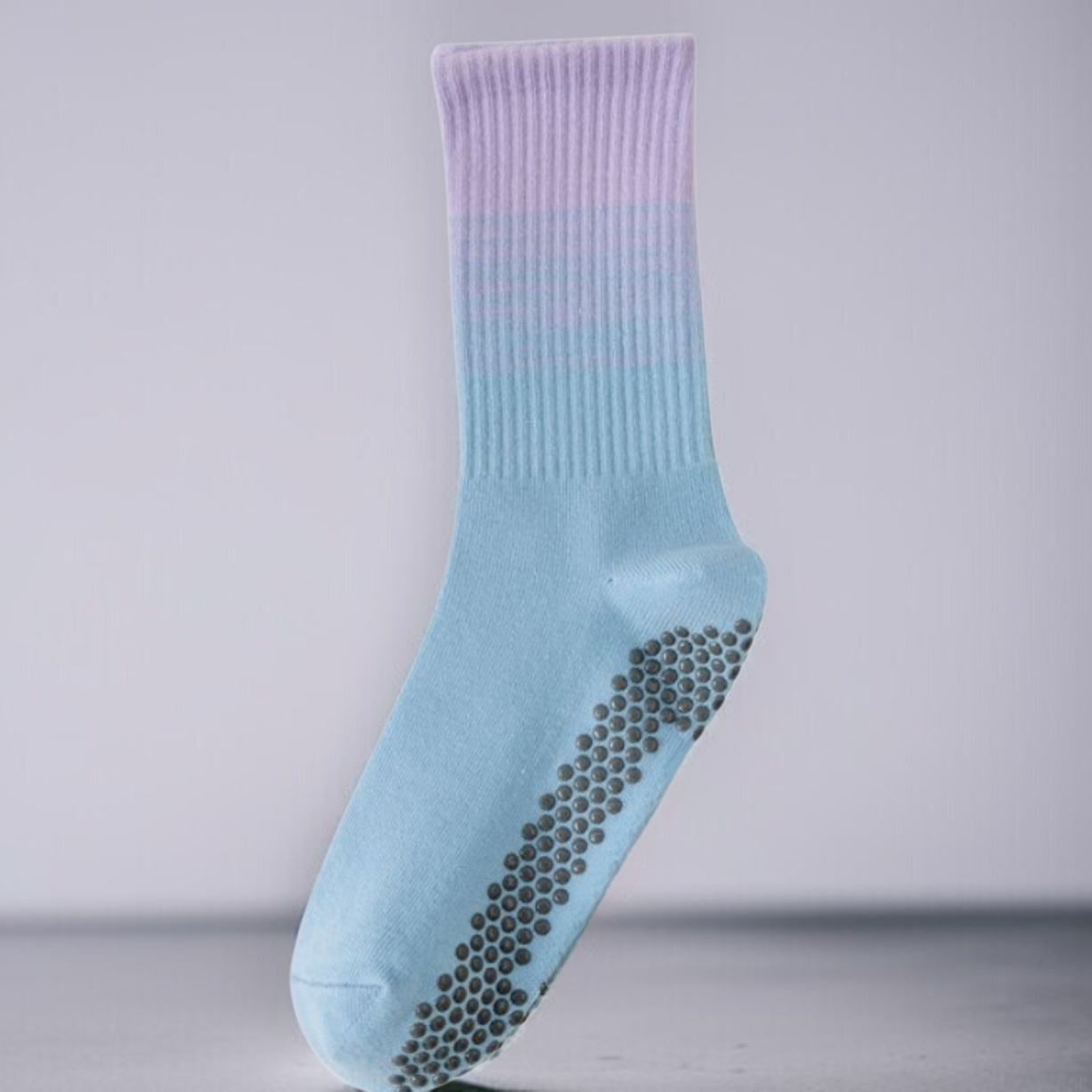 요가 매트 위에서 안전하게 신는 양말