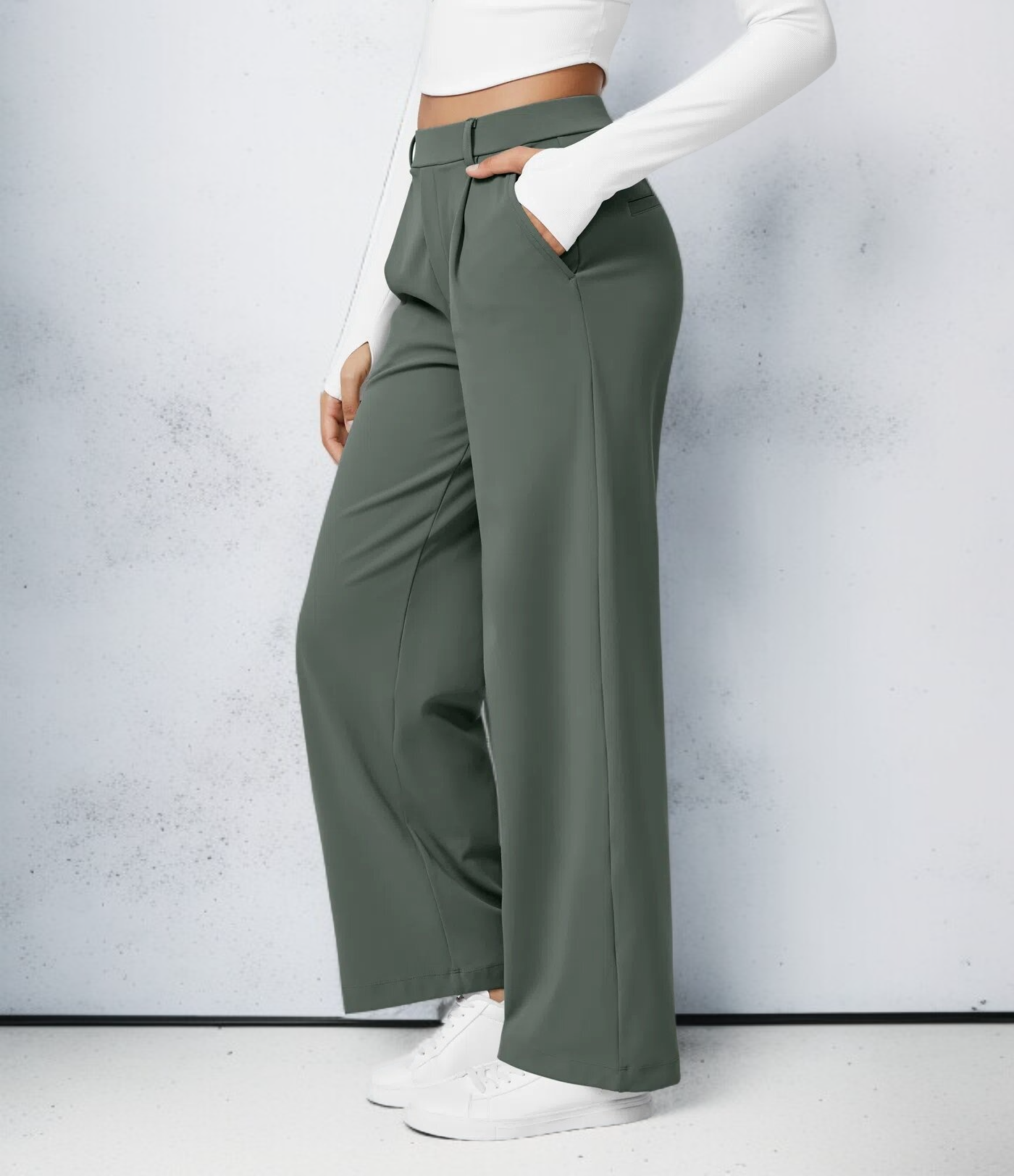 季節問わず活躍する万能ストレートパンツ