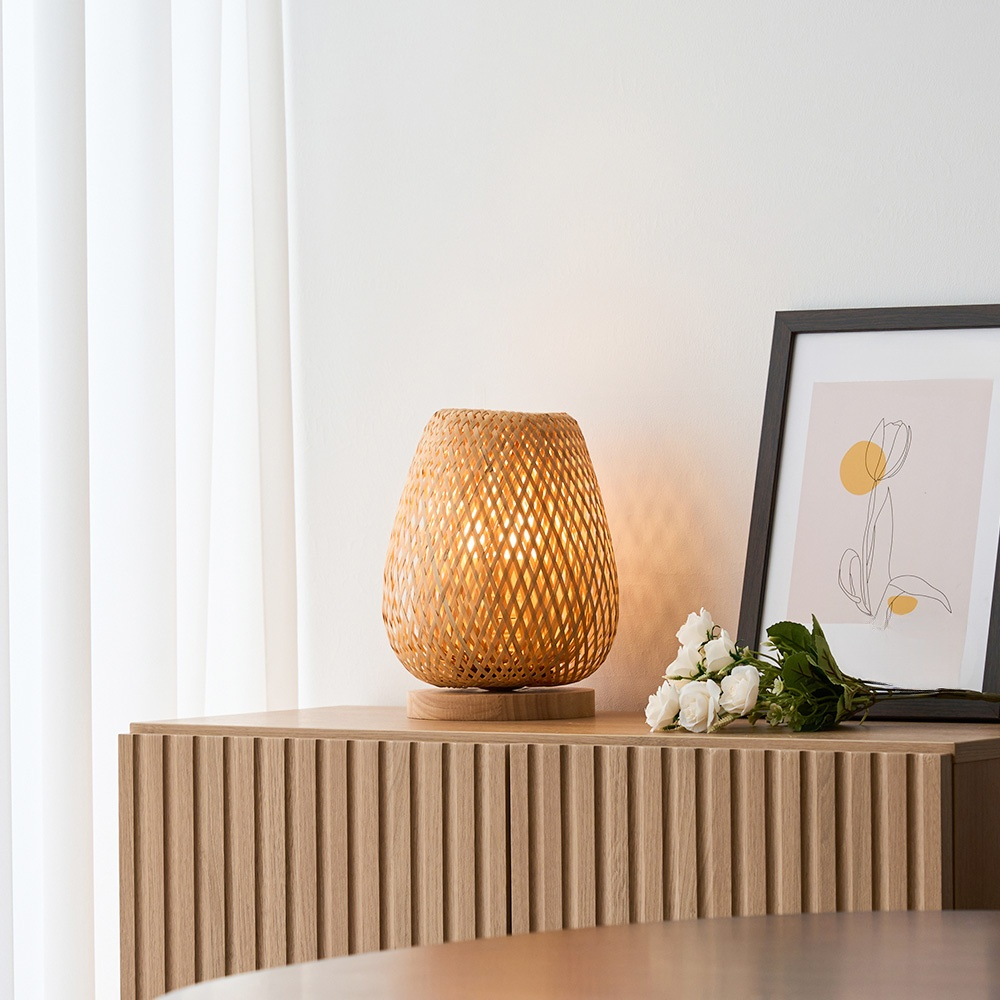 Simple rattan table lamp