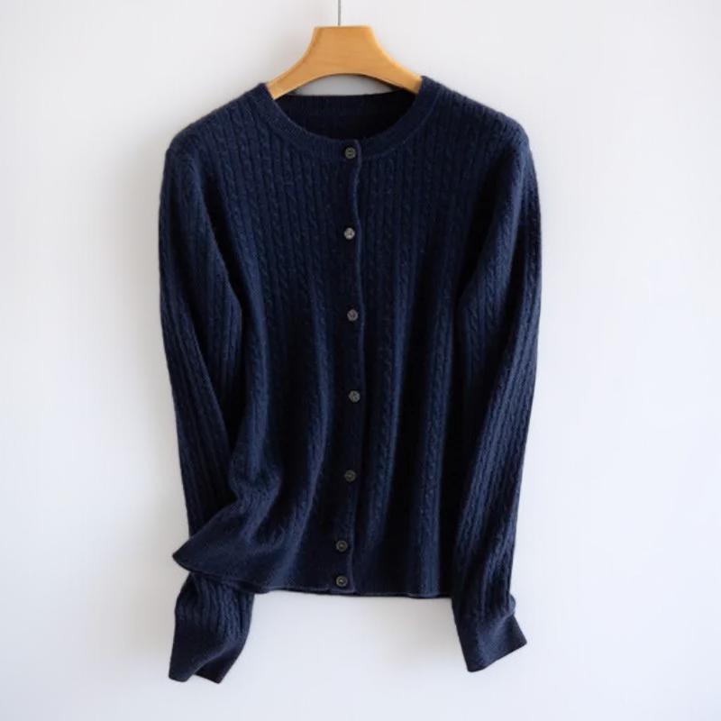 カーディガンのフロントボタンディテール