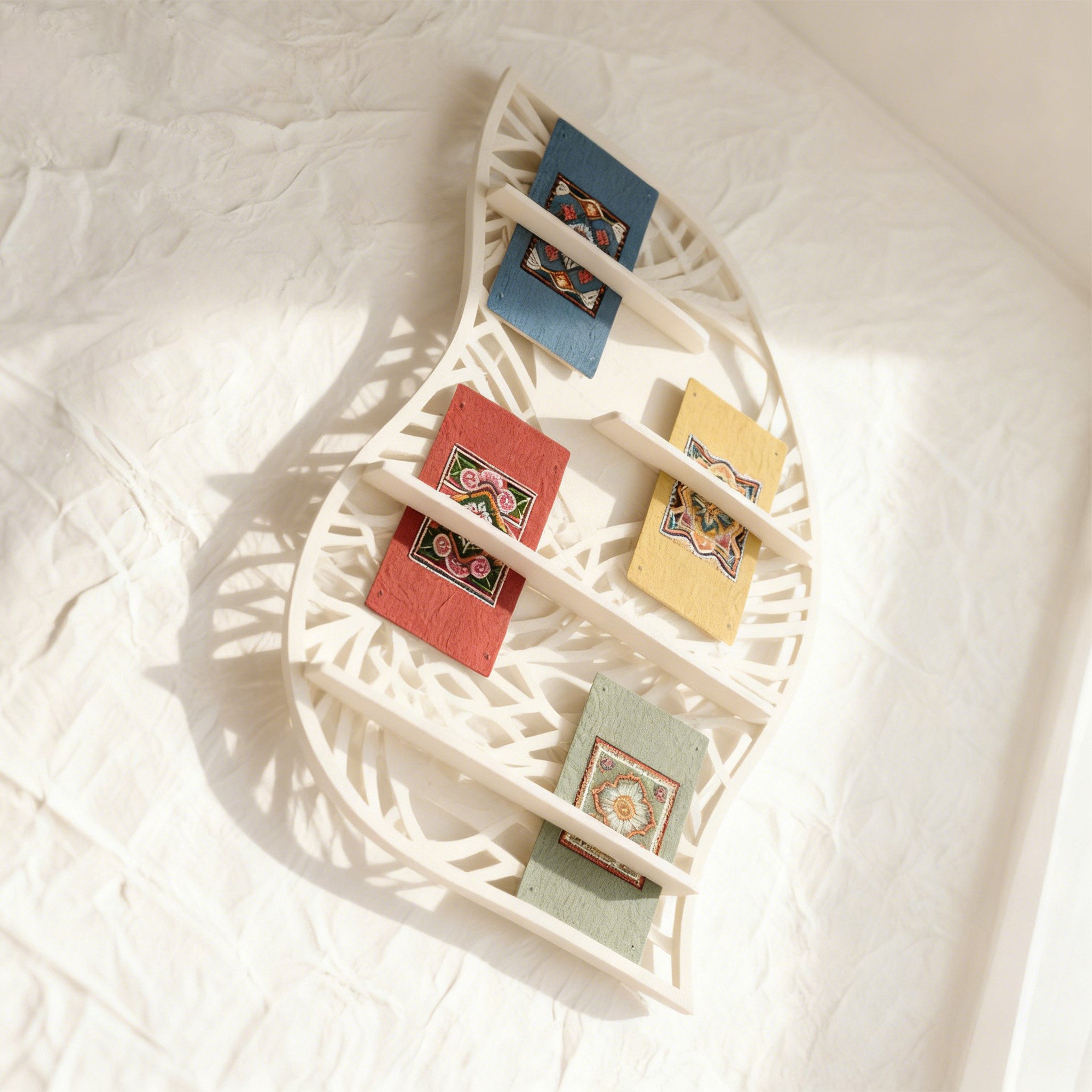 ภาพถ่ายชั้นวางหนังสือไม้เหมาะสำหรับตกแต่งบ้าน