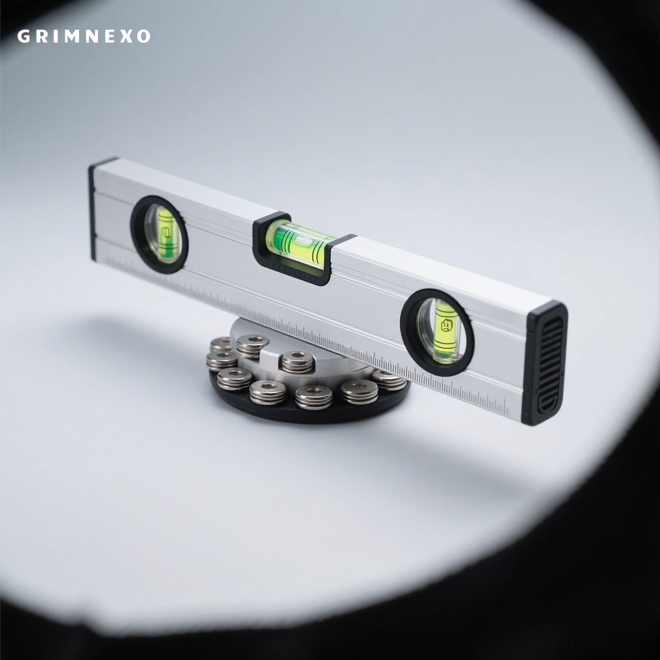 Spirit level for construction and carpentry projects