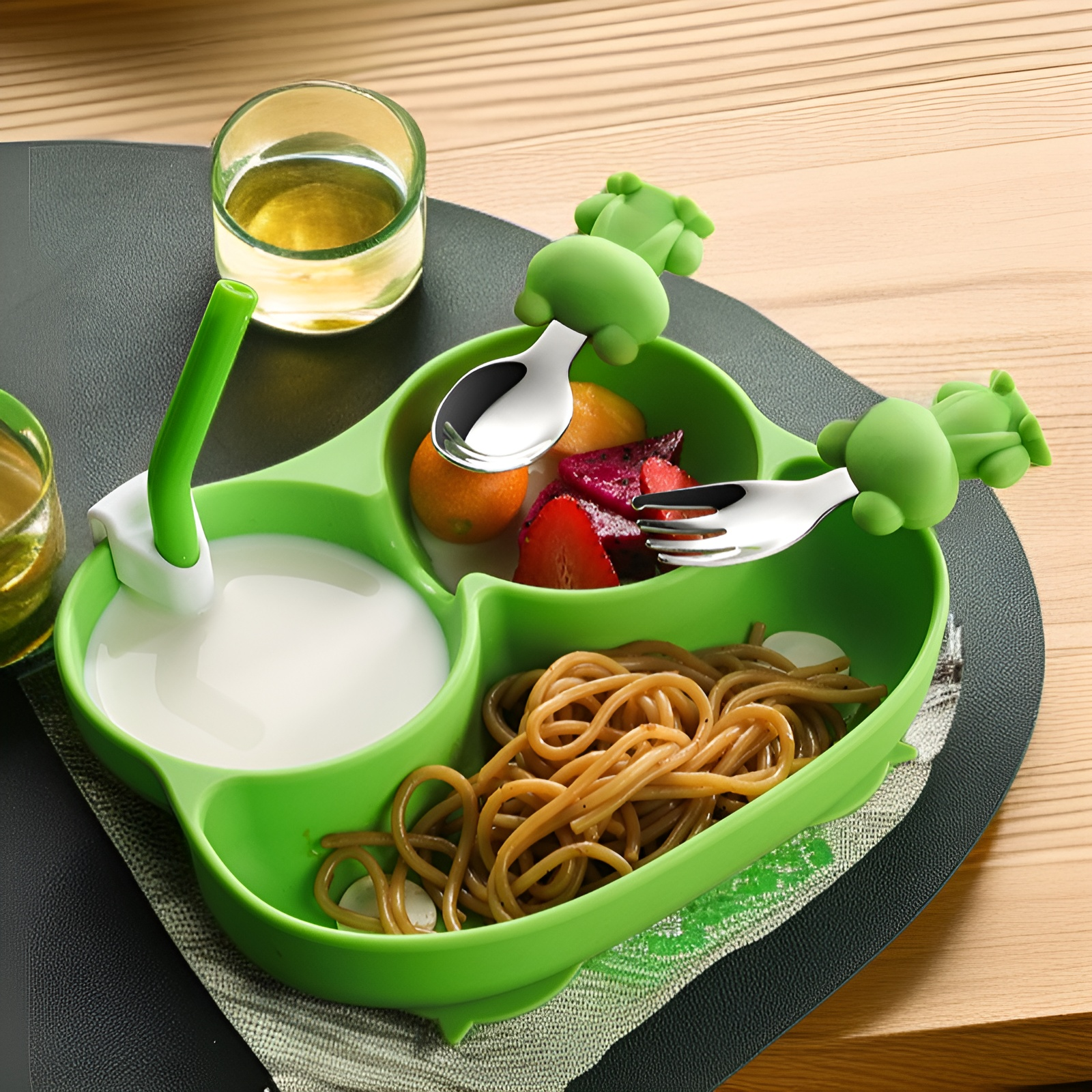 이유식 접시로 음식 나누어 담기