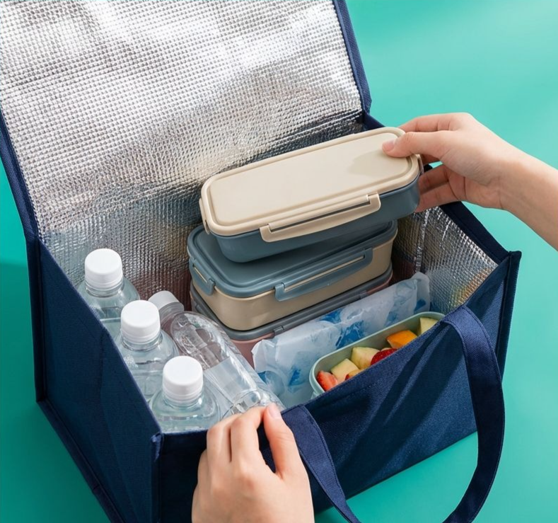 防水素材の詳細を示すバッグのクローズアップ