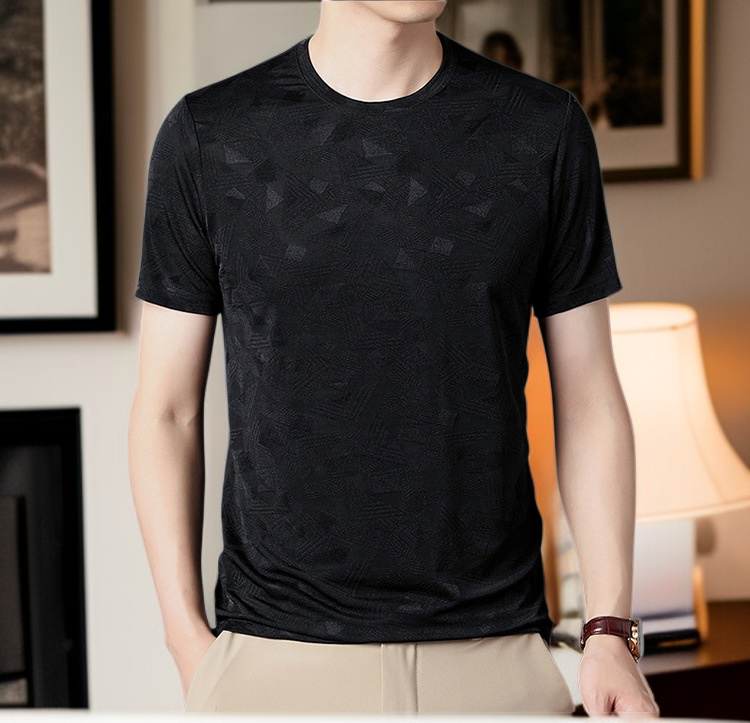 Camiseta de seda de morera para hombre combinada con pantalón casual