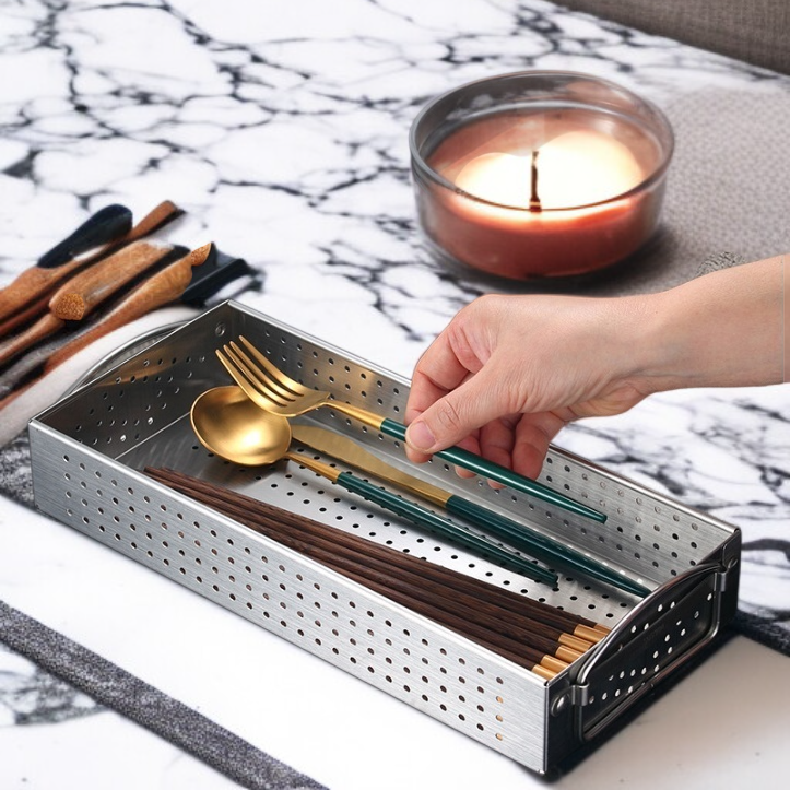 シンプルデザインのステンレス箸ケース