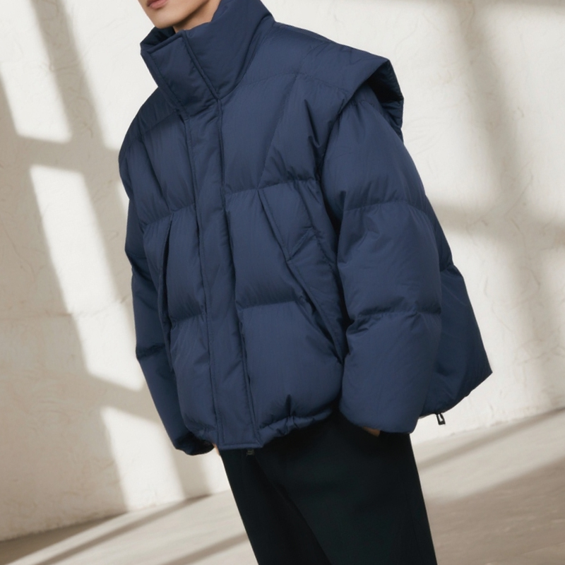 세련된 남성 블루 재킷 착용샷