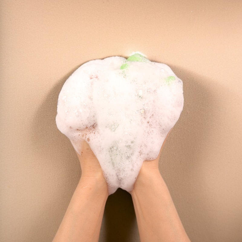 Non-scatter bath sponge for sensitive skin